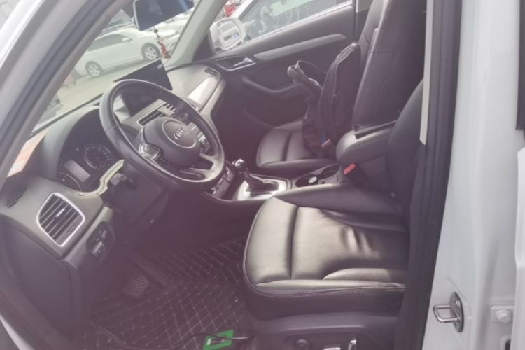 Audi Q3 2017 car image #15