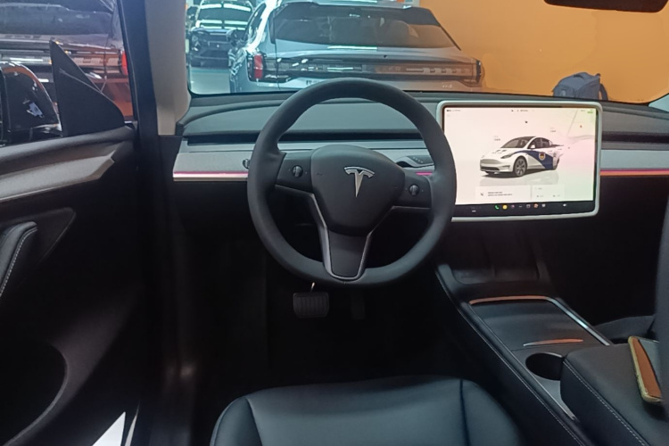 Tesla Model Y 2024 #11 Tesla Model Y 2024 immagine di auto #11