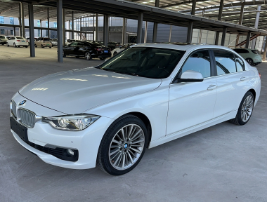BMW 3 Series 2018 immagine di auto 
