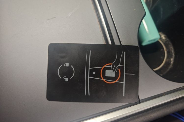 Tesla Model Y 2022 immagine di auto #9