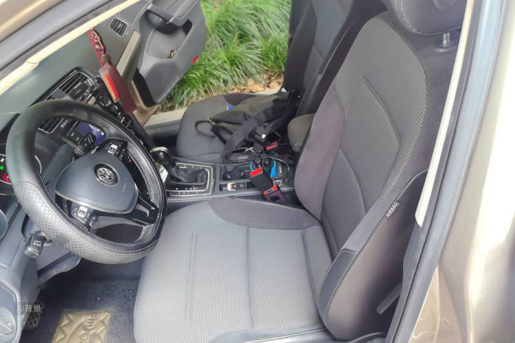 Volkswagen Golf 2018 car image #17