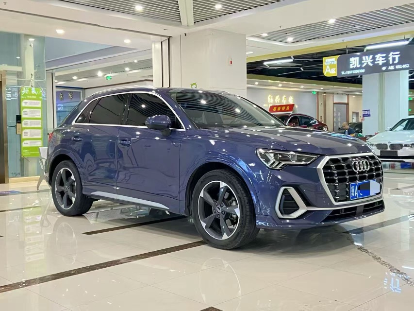 Audi Q3 2022 car image #3