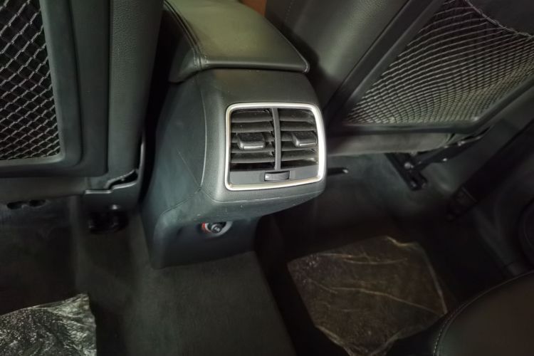 Audi Q3 2017 car image #14