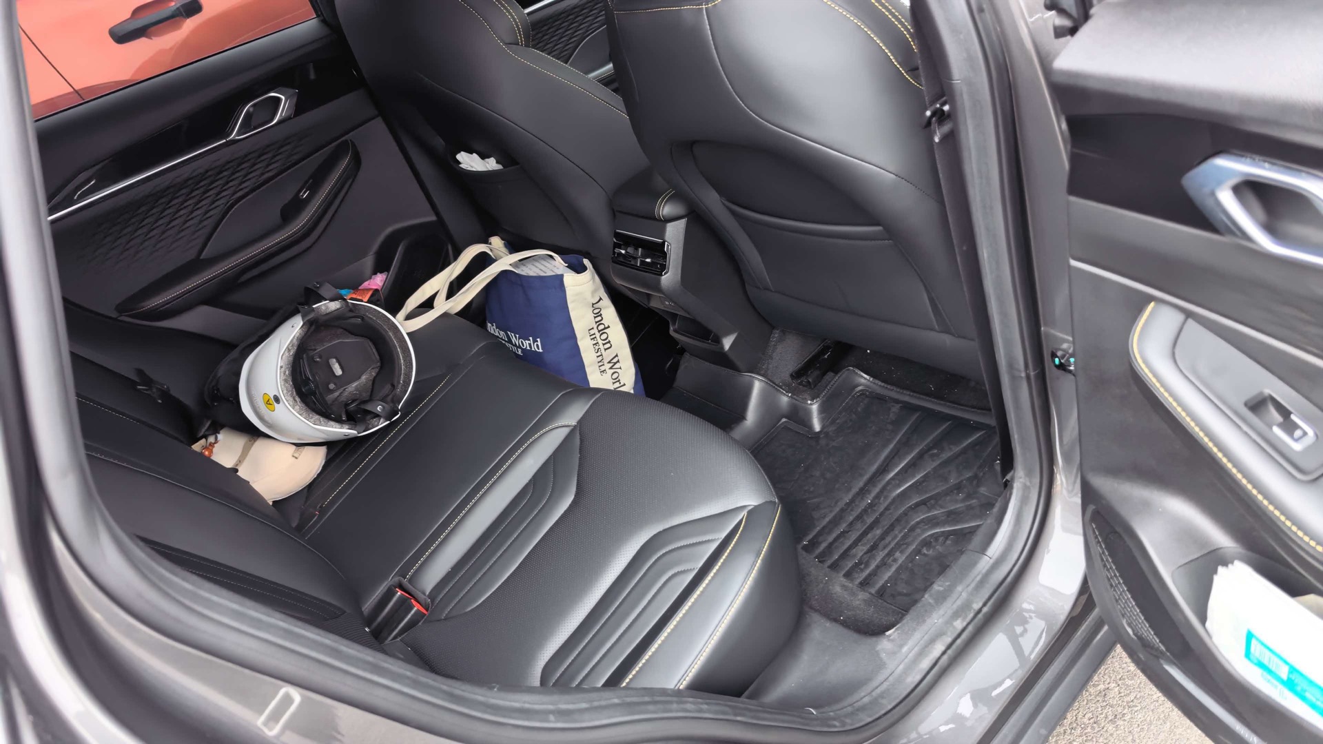 GEELY Coolray 2025 immagine di auto #6