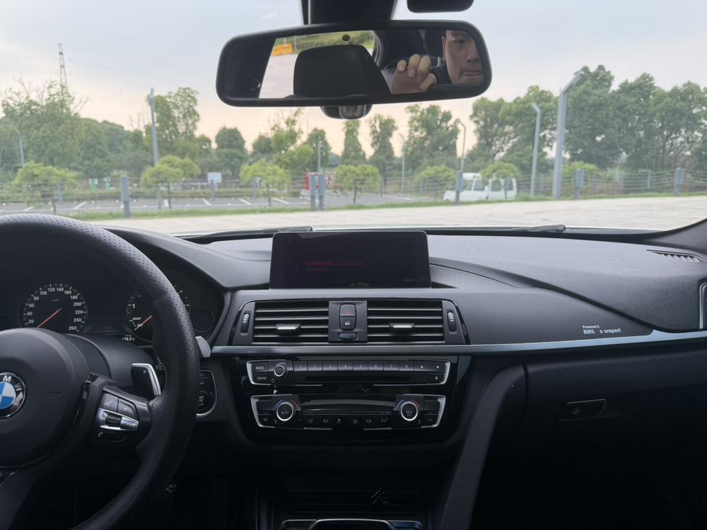 BMW 3 Series 2019 immagine di auto #12