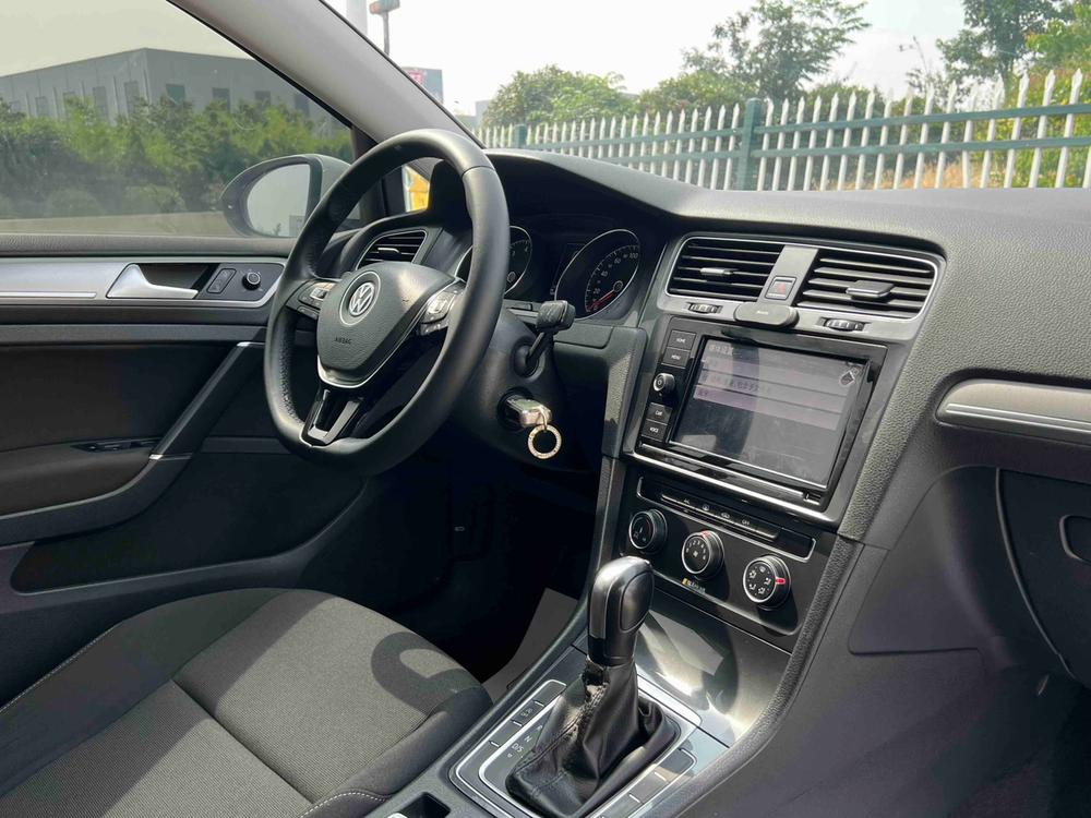 Volkswagen Golf 2019 car image #12