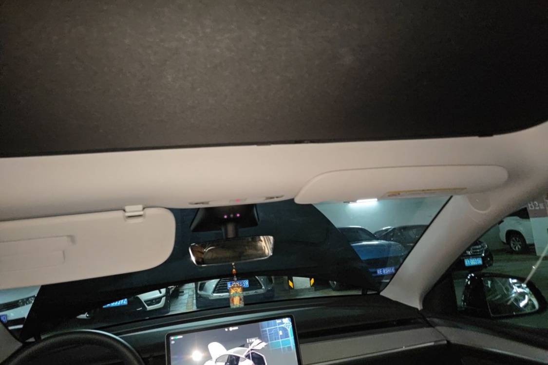 Tesla Model Y 2023 car image #22