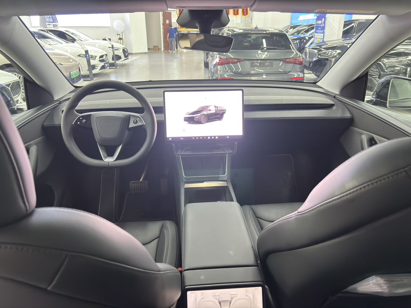 Tesla Model Y 2025 #4 Tesla Model Y 2025 car image #4