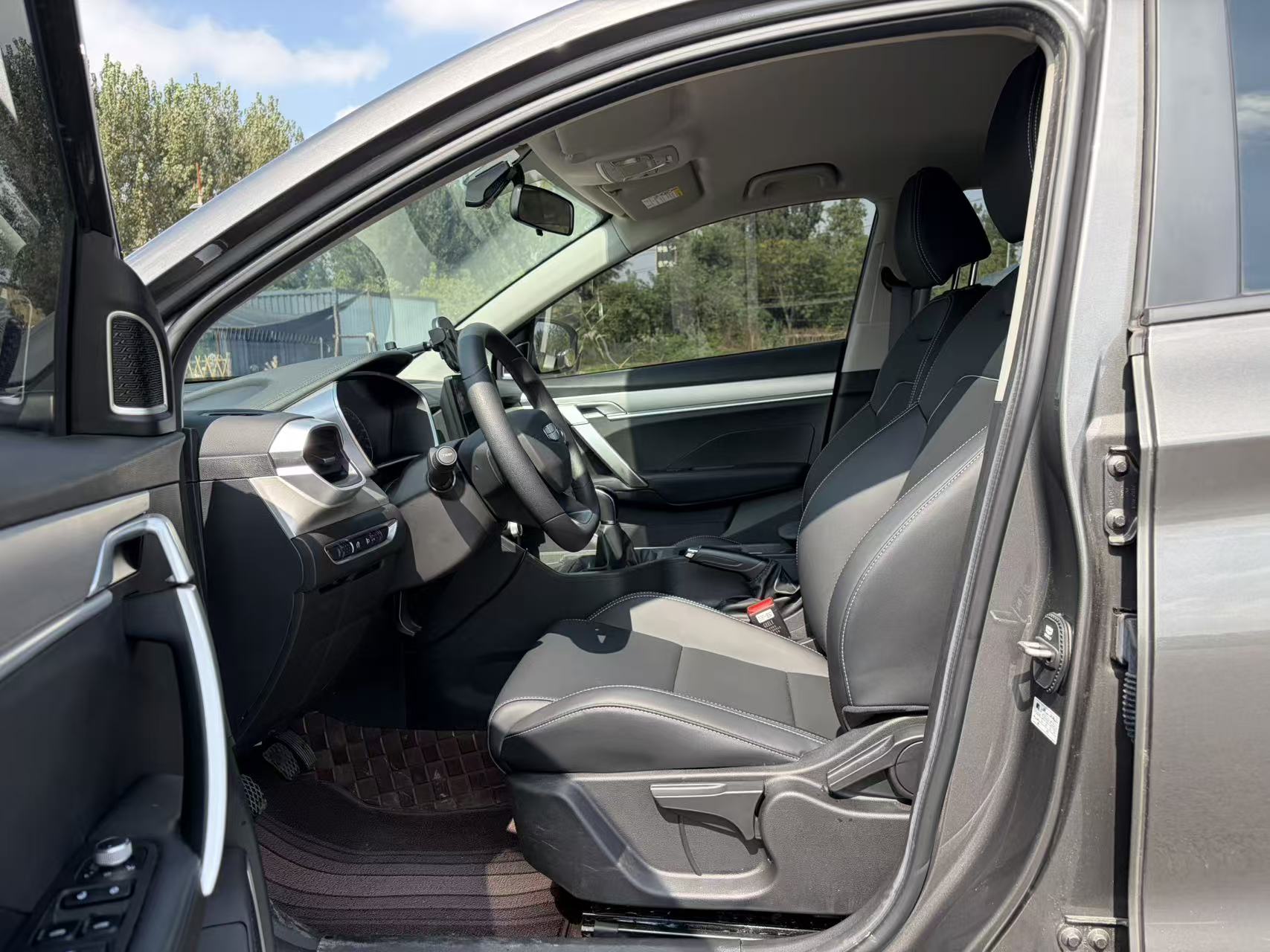 GEELY Coolray 2025 imagen de coche #7