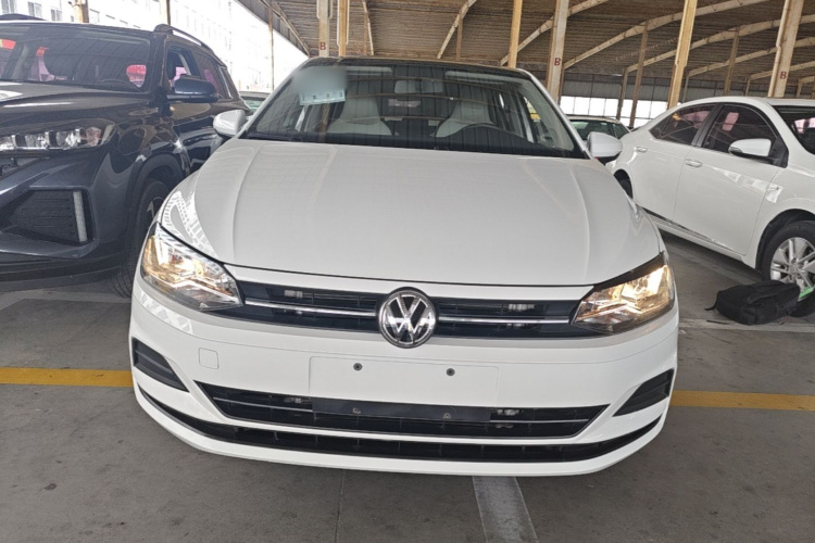 Volkswagen Polo 2020 car image #3