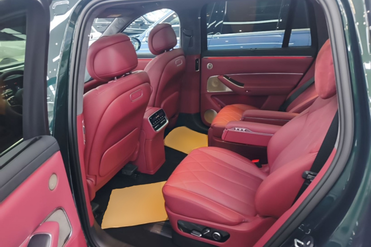 2025 car image #17