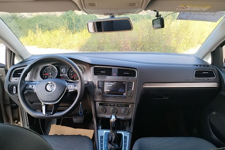 Volkswagen Golf 2017 car image #10