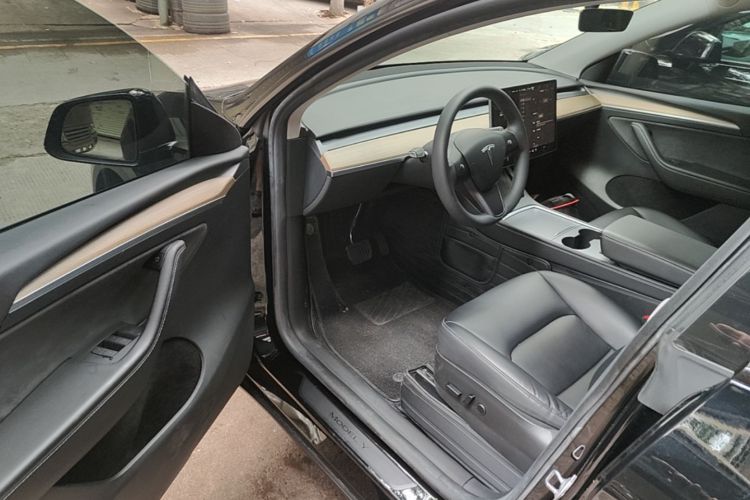 Tesla Model Y 2022 #8 Tesla Model Y 2022 car image #8