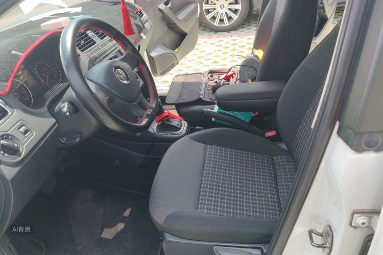 Volkswagen Polo 2016 car image #17