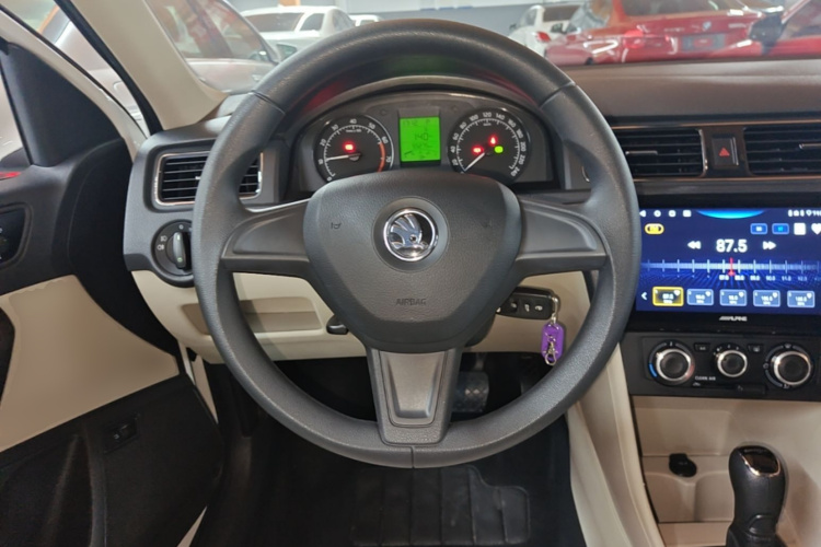 Skoda Rapid 2017 #11 Skoda Rapid 2017 car image #11