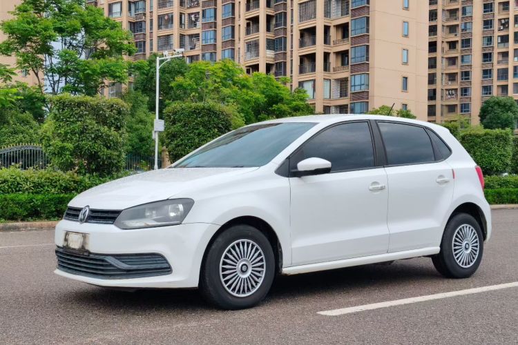Volkswagen Polo 2016 car image #2