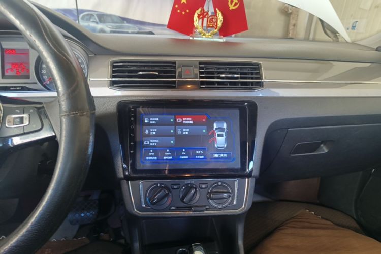 Volkswagen Santana 2017 car image #13