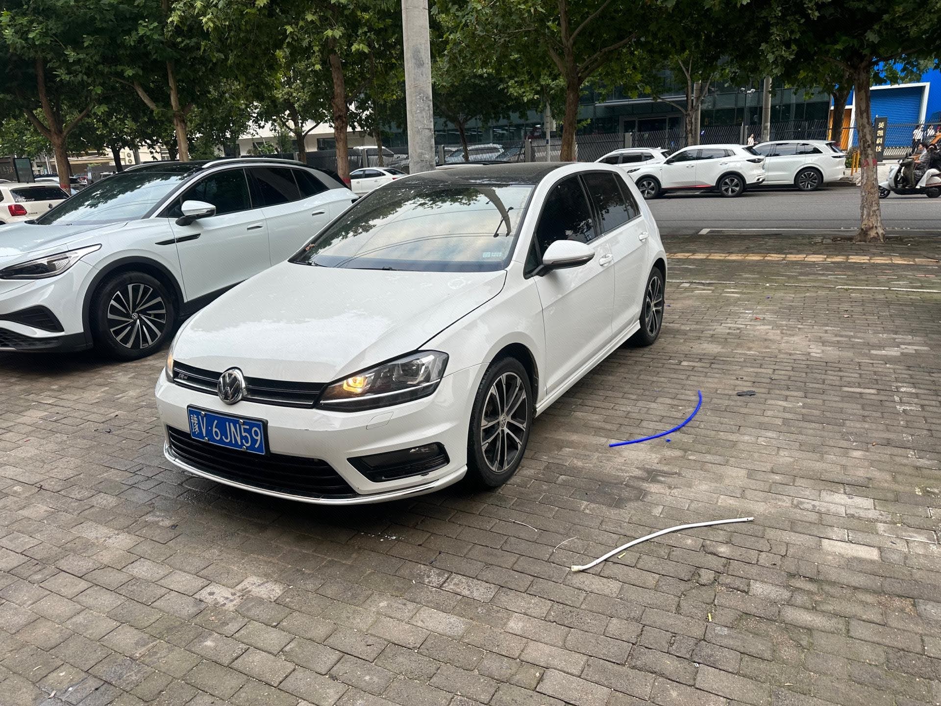Volkswagen Golf 2017 car image 