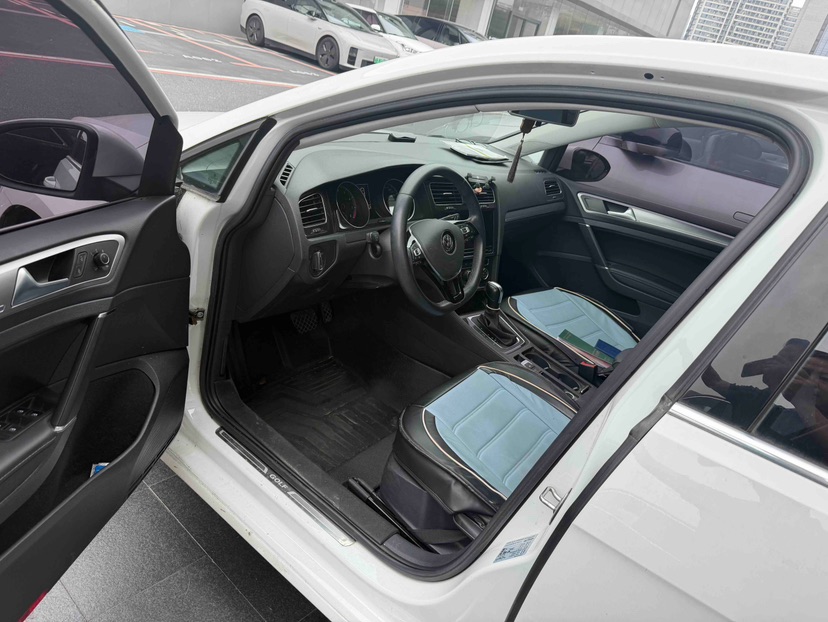 Volkswagen Golf 2019 image de voiture #2