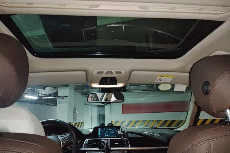 BMW 3 Series 2018 car image #16