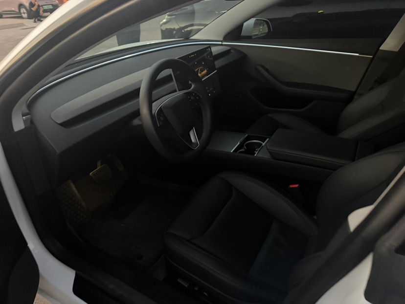 Tesla Model 3 2024 car image #2