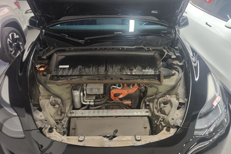 Tesla Model Y 2023 car image #20