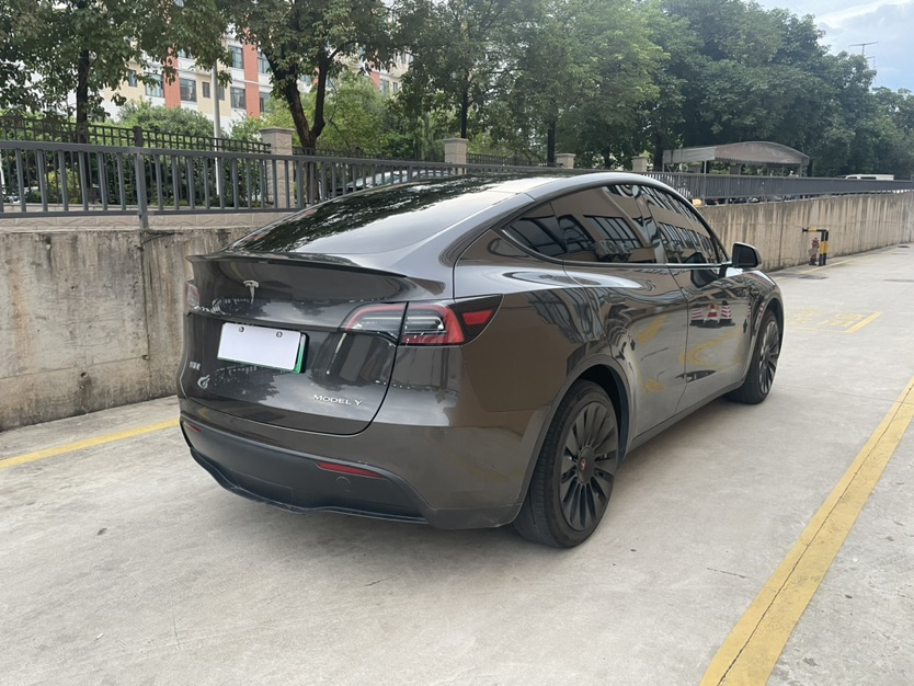 Tesla Model Y 2023 car image #4
