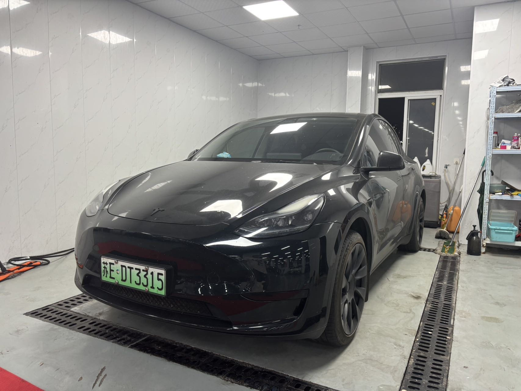 Tesla Model Y 2023 Tesla Model Y 2023 car image