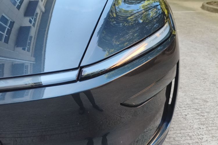 Tesla Model Y 2025 car image #23