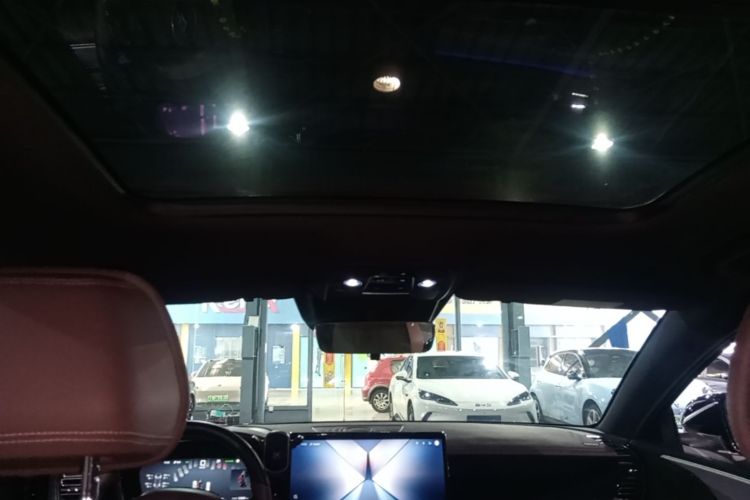 BYD Han 2025 immagine di auto #20