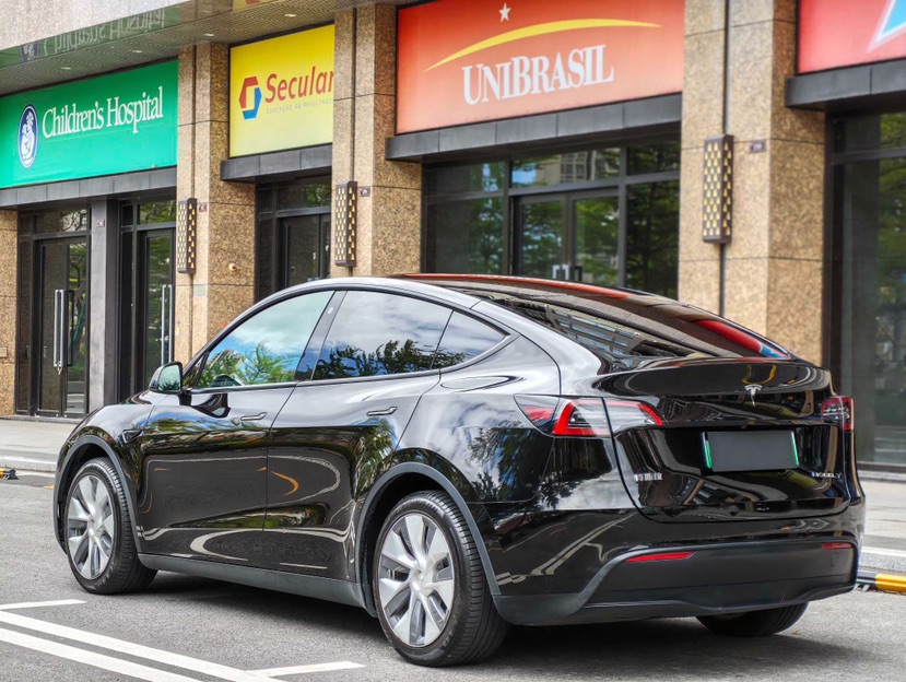 Tesla Model Y 2022 car image #9