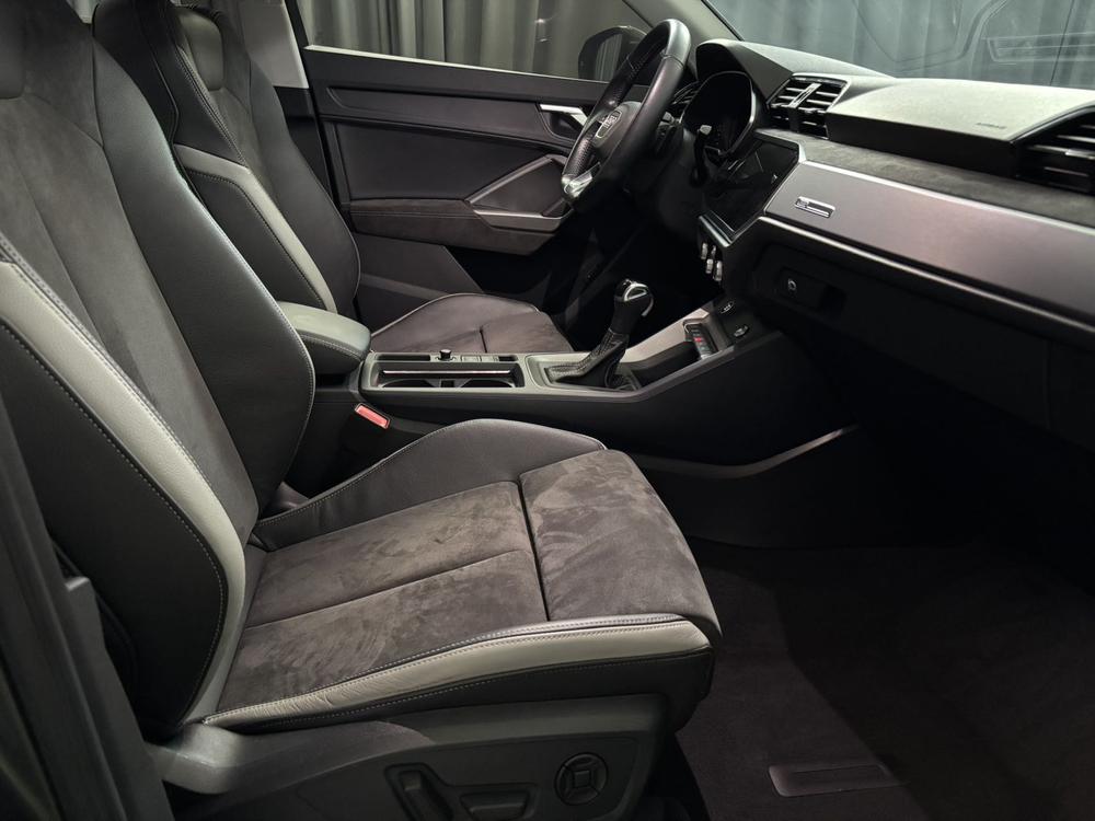 Audi Q3 2022 car image #16