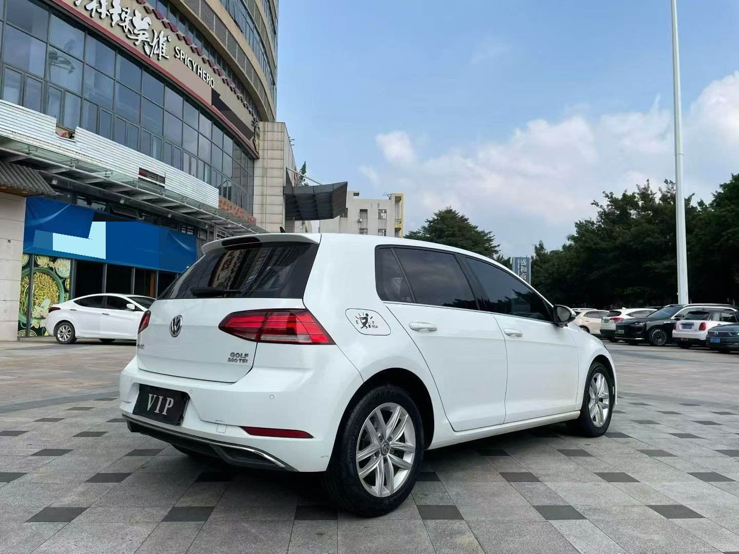 2019 car image #9