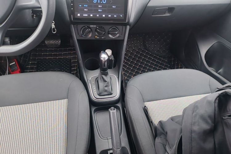 Volkswagen Polo 2017 car image #14