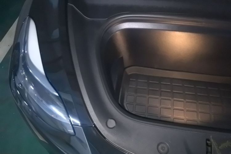 Tesla Model Y 2022 car image #23