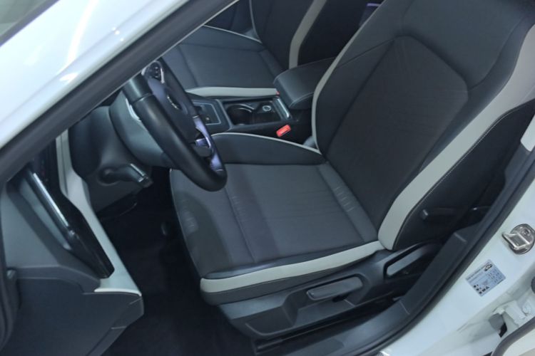 Volkswagen Golf 2021 car image #19