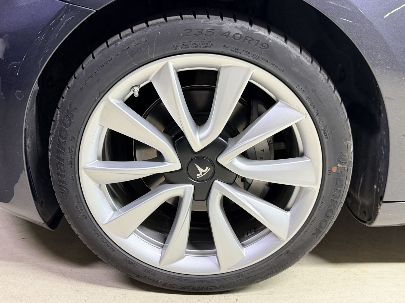 Tesla Model 3 2020 car image #9