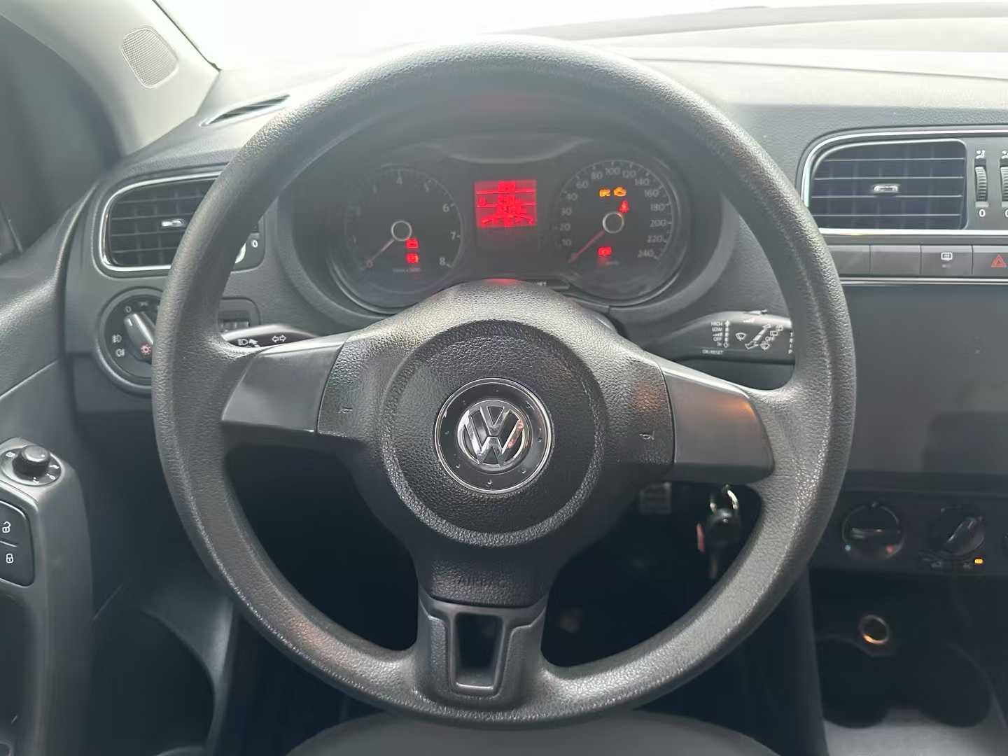 Volkswagen Polo 2012 car image #7