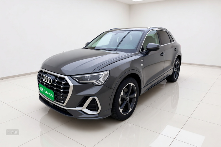 Audi Q3 2023 car image #2