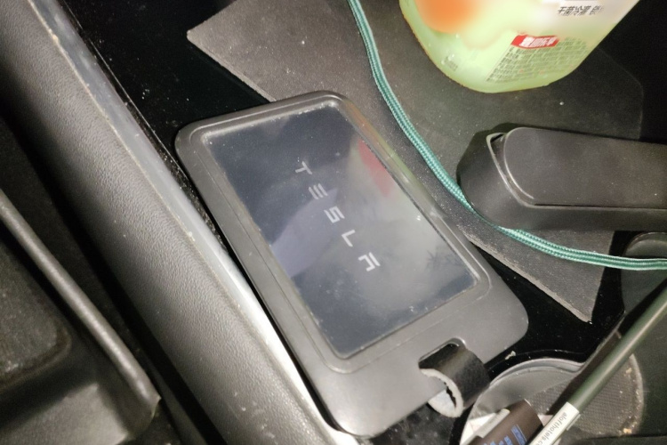 Tesla Model 3 2020 car image #11