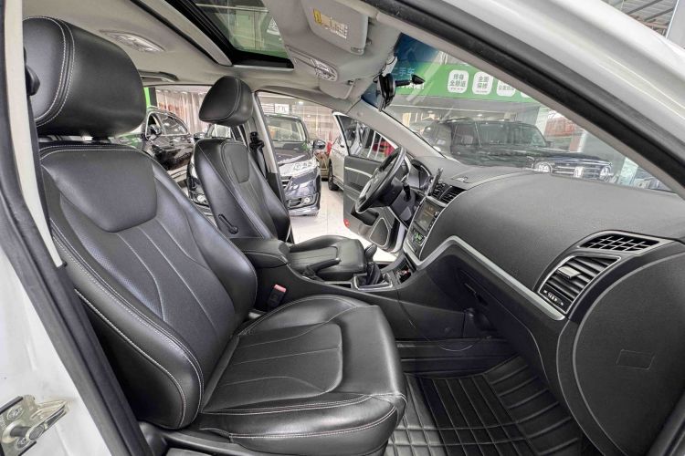 GEELY Emgrand 2015 car image #17