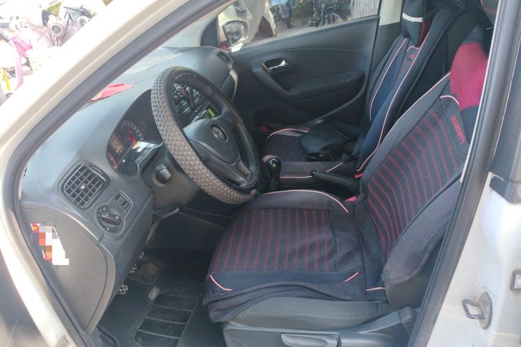 Volkswagen Polo 2018 car image #15
