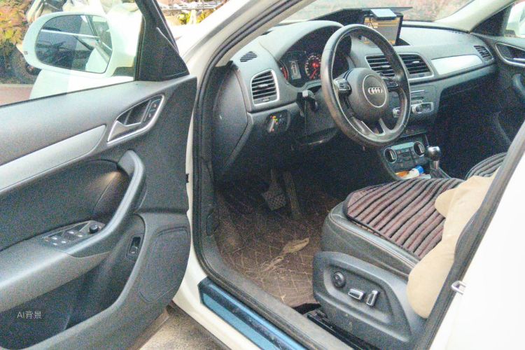 Audi Q3 2017 car image #18