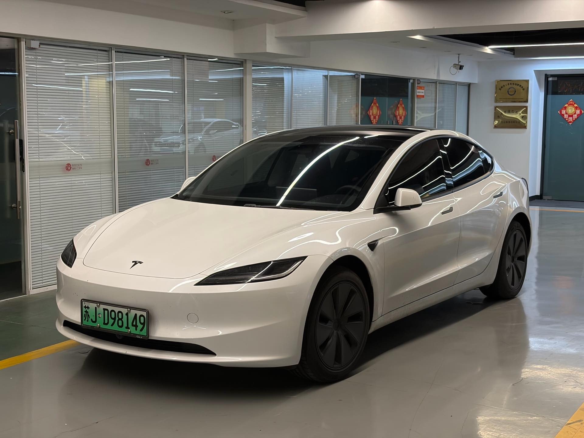 Tesla Model 3 2025 car image 
