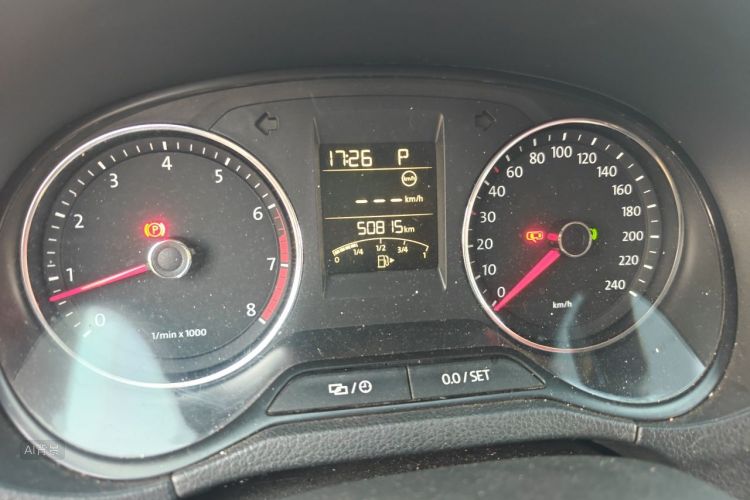Volkswagen Polo 2015 car image #14