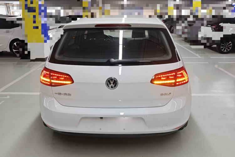 Volkswagen Golf 2017 car image #6
