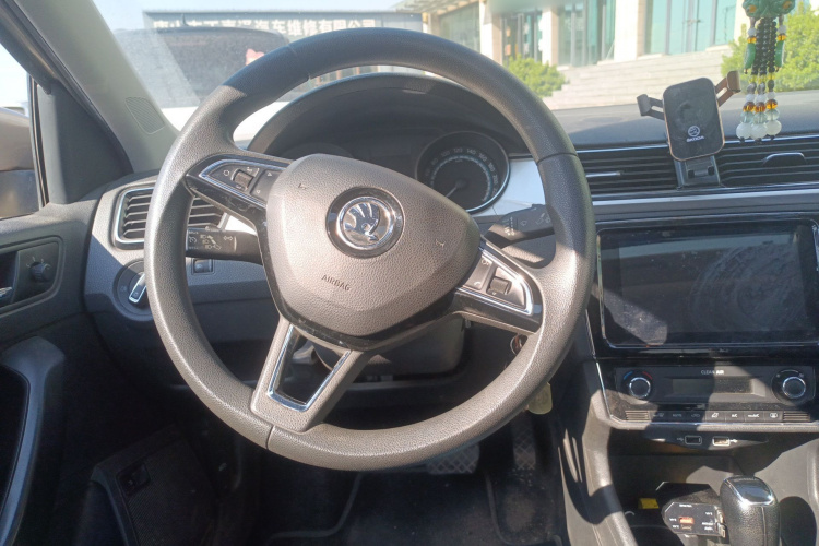 Skoda Rapid 2020 image de voiture #15