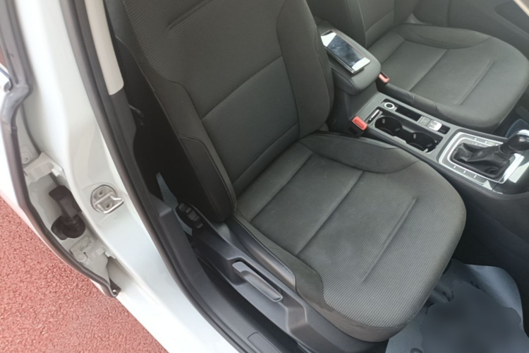 Volkswagen Golf 2018 car image #24