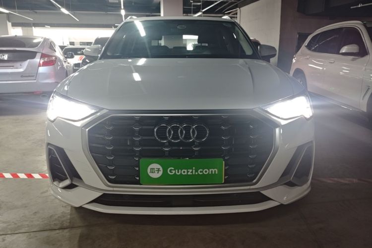 Audi Q3 2021 car image #3