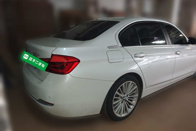 BMW 3 Series 2018 #5 BMW 3 Series 2018 car image #5
